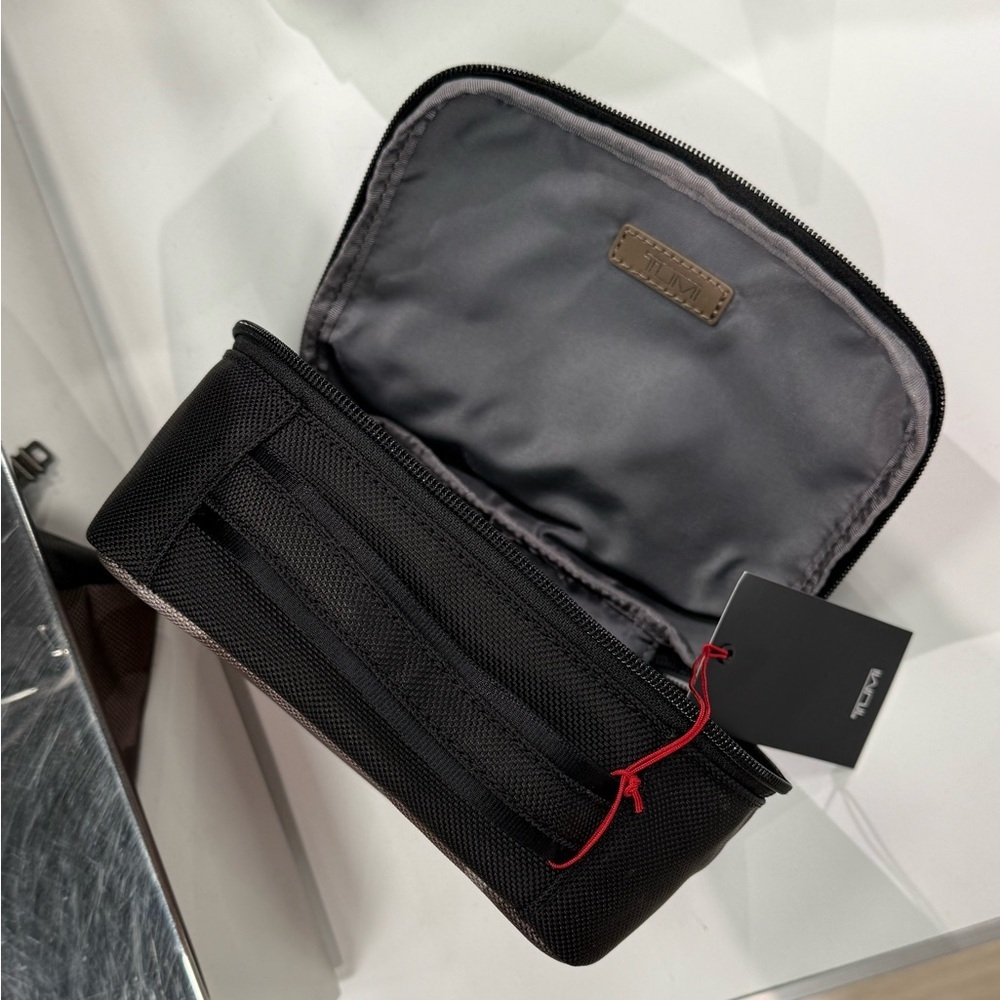 (new+tag) Tumi rare camo travel kit top handle (unisex) - Picture 5 of 11